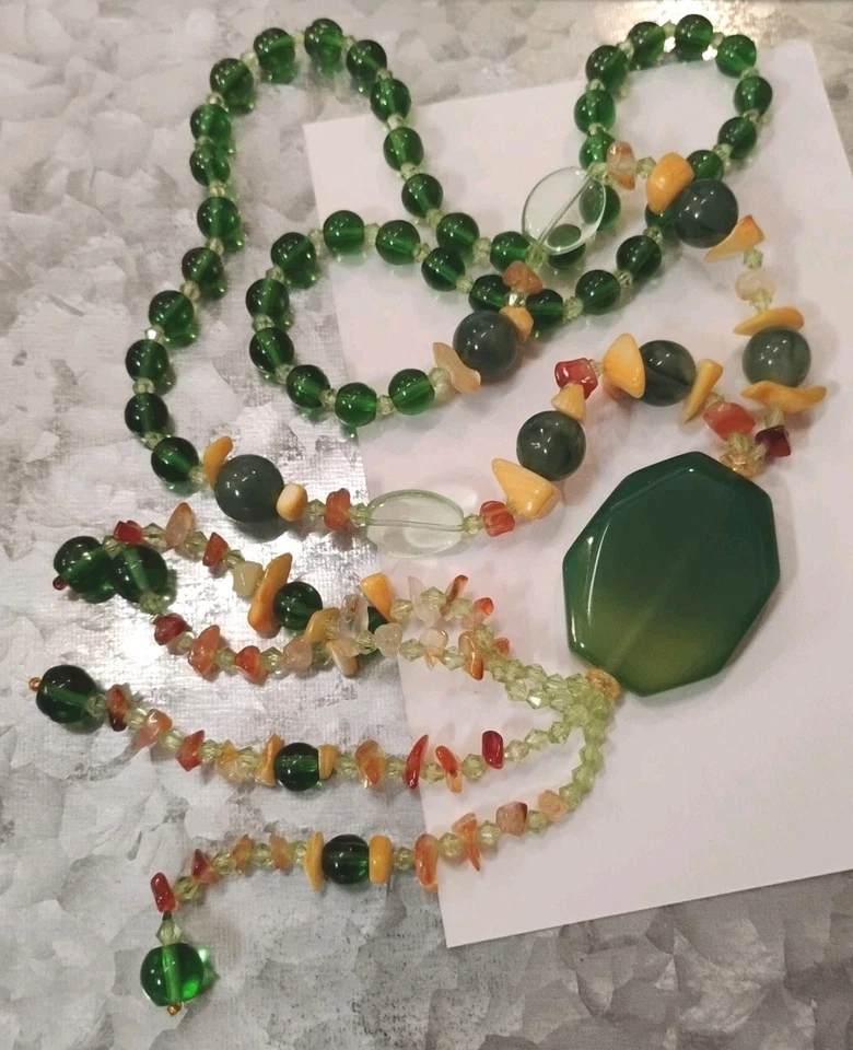 Hermoso! ¡Collar de 24" borla astillada de vidrio verde y piedra (cuarzo, cornalina)! Foto 3 de 4