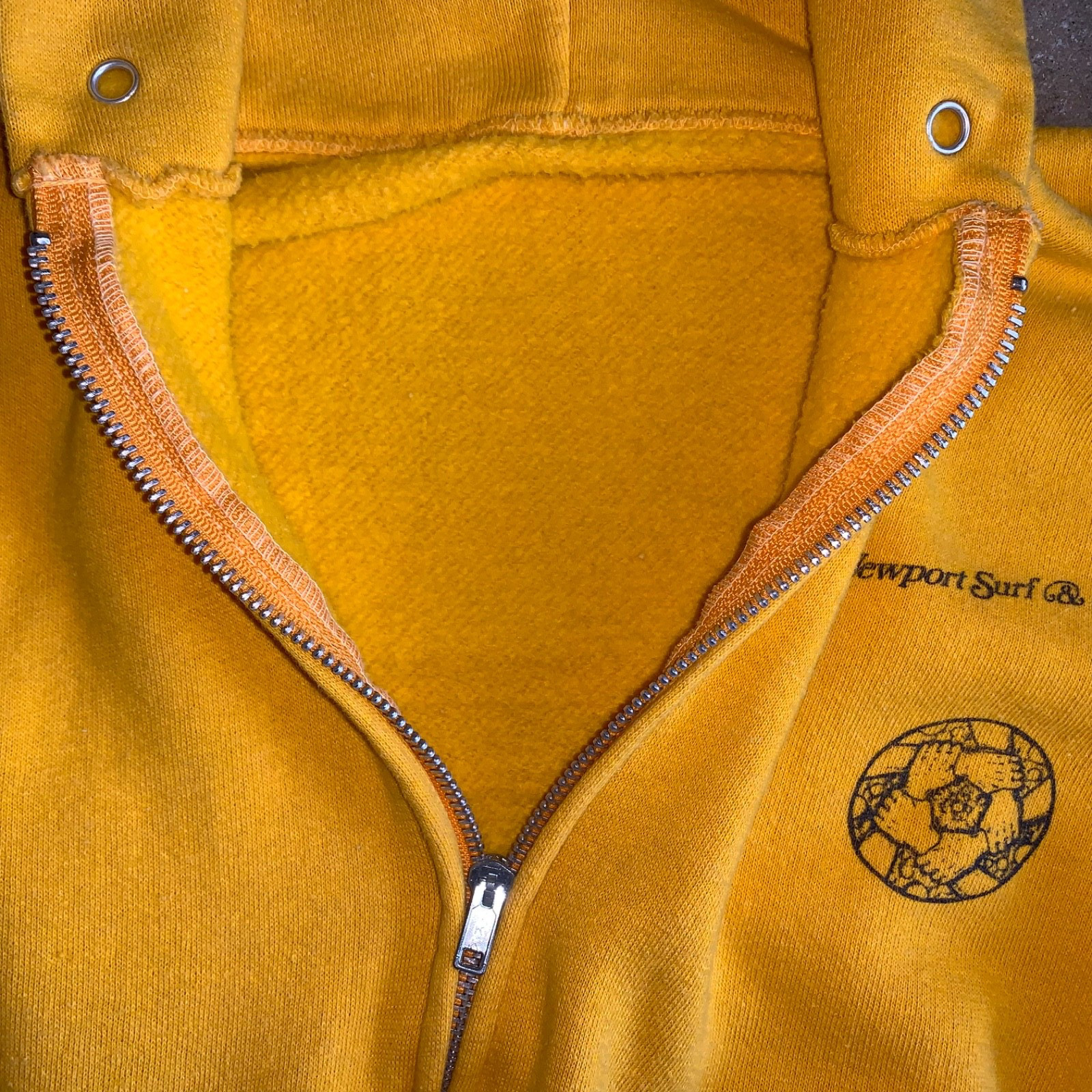 70s VINTAGE NEWPORT BEACH CALIFORNIA SURF & SPORT SURF SHOP SWEATSHIRT SZ S 80s