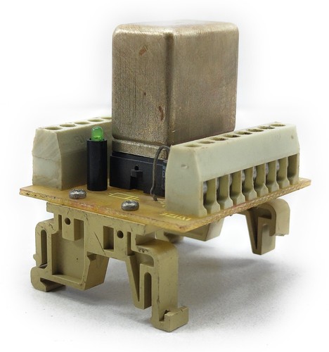 Lutze 1K/4Wb Siemens V23162 B0721-B110 Relay Module Interface - Picture 16 of 20