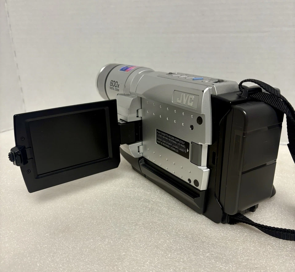 JVC GR-SXM740U Compact Super VHS-C Handheld Video Camcorder. PLEASE READ. - Image 3 of 4