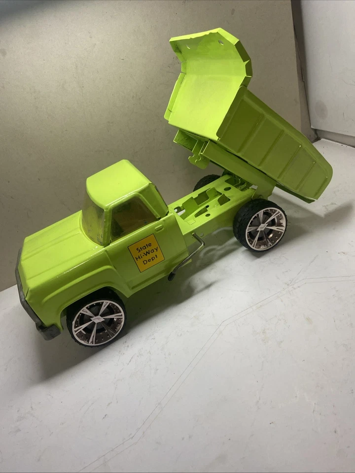 Camión de volteo de alta vía Tonka Dodge Power Wagon con arado de repollo (37) Foto 3 de 4