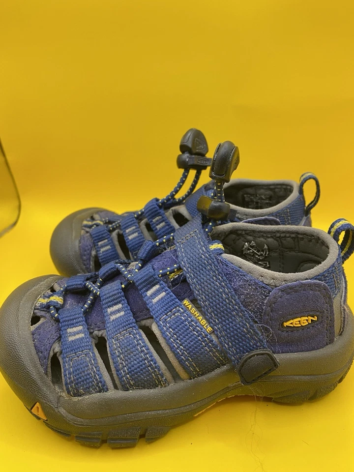 Zapatos sandalia Keen para niños talla 9 Foto 2 de 4