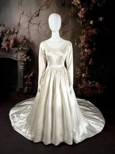 1950s Candlelight Satin Beaded Wedding Dress w/Chapel Train Size 12/14