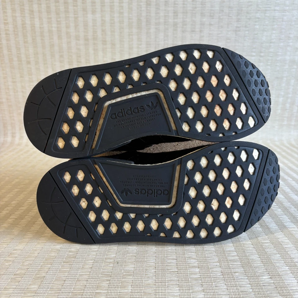 Adidas NMD R1 Boost Hombres Talla 6.5 Núcleo Negro Texto Japonés Zapatos Tenis CG6245 Foto 4 de 4