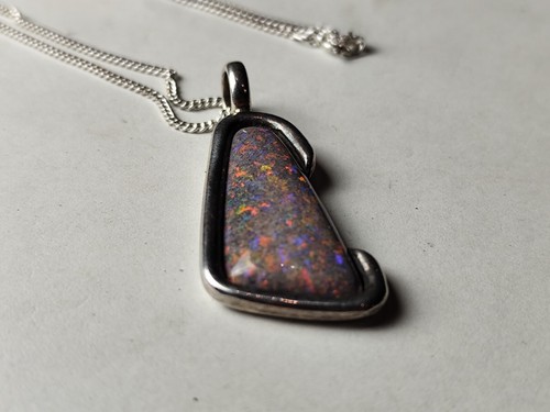 Schöner Anhänger mit großem Opal und feiner Silberkette - Bild 2 von 9