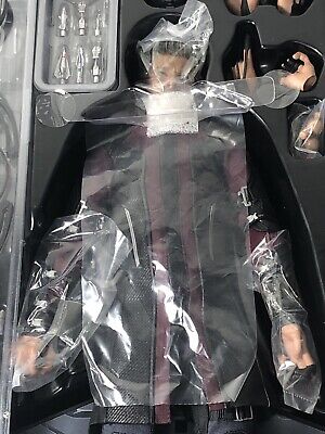 Hawkeye - Hot Toys MMS289- 1/6 Figure Avengers: The Age of Hawkeye - Hot Toys MMS289- 1/6 Figure Avengers: The Age of