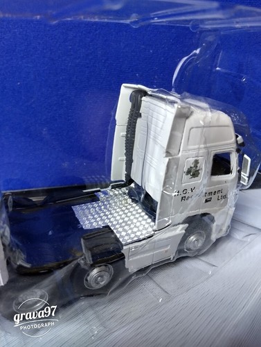 Cararama Diecast Model 569-010 - Scale 1:50 Volvo FH12 - H.G.V Recruitment - Picture 8 of 20