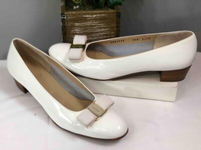 Salvatore Ferragamo VIVA ホワイト 6.5サイズ Salvatore Ferragamo VIVA ホワイト 6.5サイズ
