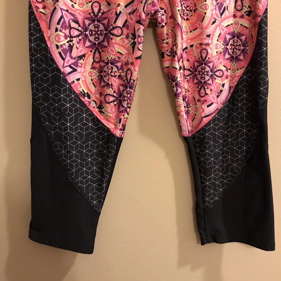 Womens Danskin Now Capri Leggings Pink Boho Pattern Sz M Fitness Gym Yoga - Image 3 of 4