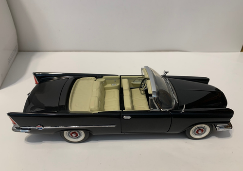 Franklin Mint 1957 Chrysler 300c Covertible w/ Hardtop Black 1/24 Scale - Picture 6 of 8