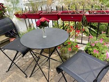 Fermob Dune, 2 chairs and 1 tan table,