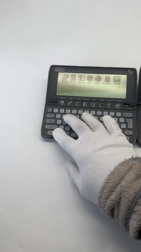 2x Psion Serie 3a funktioniert nur beide Gehäuse defekt gebrochen - Video 1 von 1