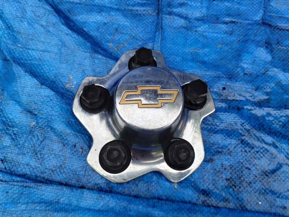 Chevy S10 1994-1997 Blazer y camioneta cromada OEM tapa central 15710201 15710406 (1) Foto 2 de 4