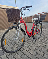 City Bike Rot mit Cruiser-Lenker, Korb, Gepä...