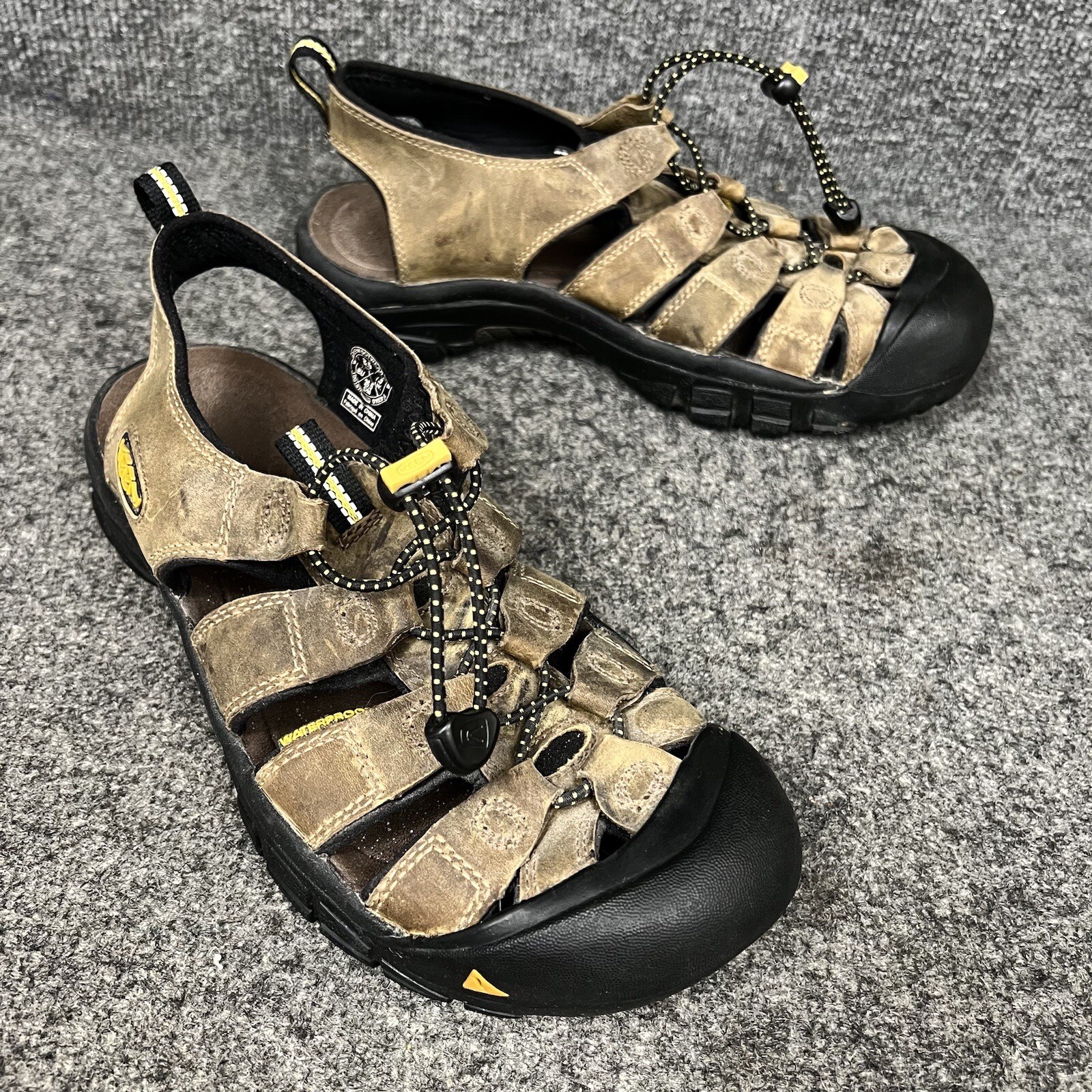 Sandali da trekking in pelle marroni Keen Newport taglia 8 5 taglia impermeabili 1001870 ottime condizioni