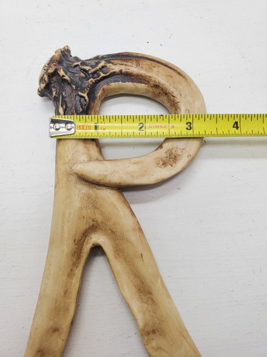 Polyresin Antler Style Looking Letter R Wall hanger 8 in x 4.5" Very good - Picture 9 of 9