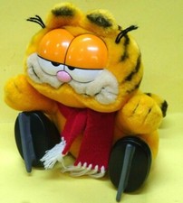 Vintage Garfield Stuffed 1981 Dakin w/Ice Skates  KNit Scarf 9" tall Sitting