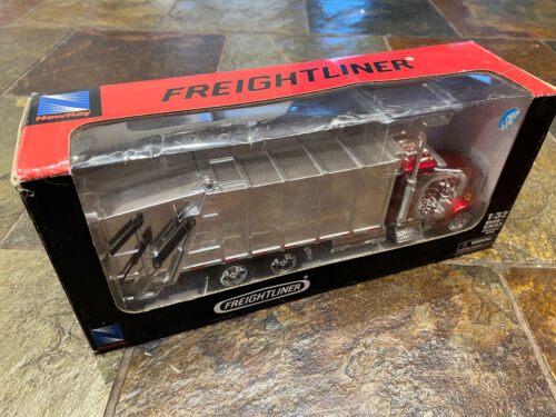 Freightliner Classic XL LongHauler GARBAGE TRUCK 1:32 NewRay Chrome & Red - Picture 2 of 6