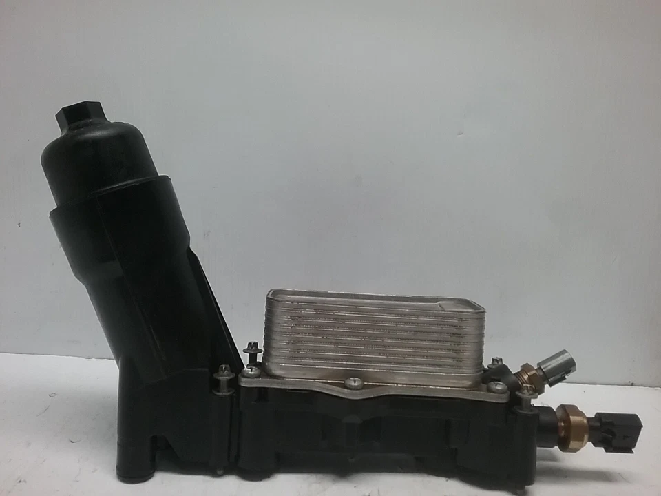 Dodge Challenger 2014-2018 adaptador de filtro de aceite carcasa enfriador 68105583AC (3,6 L V6 Foto 3 de 4