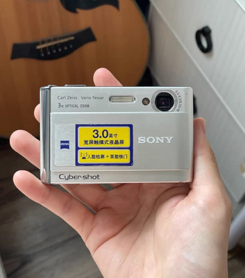 Sony DSC-T70 Cyber Shot  8.1MP 3x Optical Zoom Digital Camera