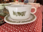 New ListingCORNING Pyrex Spring Blossom Crazy Daisy Gravy Boat & Underplate