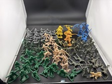 Vintage Plastic Army Men Lot w Soldiers Mixed Colors Toy Figures