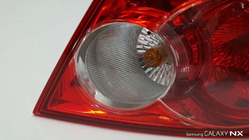 Luz trasera derecha MAZDA 2003-2005 6 pasajeros sedán cuarto montado en panel Foto 2 de 4