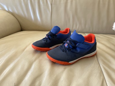kinderschuhe Marke Kipsta. Modern , Leicht und Sportlich. Farbe: Blau. Große: 27