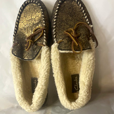 Clarks Women  s Gold Leather Moccasin Slippers Faux Fur Lined Slip-On 8