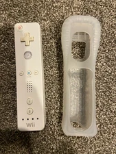 Official OEM Nintendo Wii Remote White Controller Tested. With Silicone Case