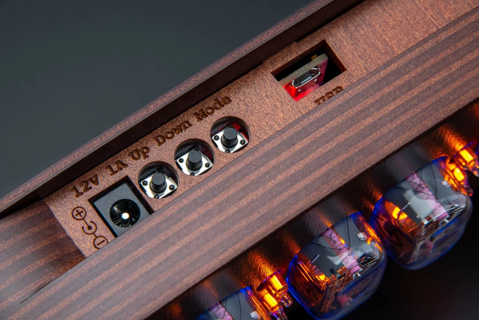 IN-12 Nixie Tubes Clock in a Painted Plywood Case Format 12/24H Temp F/C - Image 2 of 4