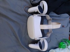 White Pculus Quest 2 White Controllers Included 