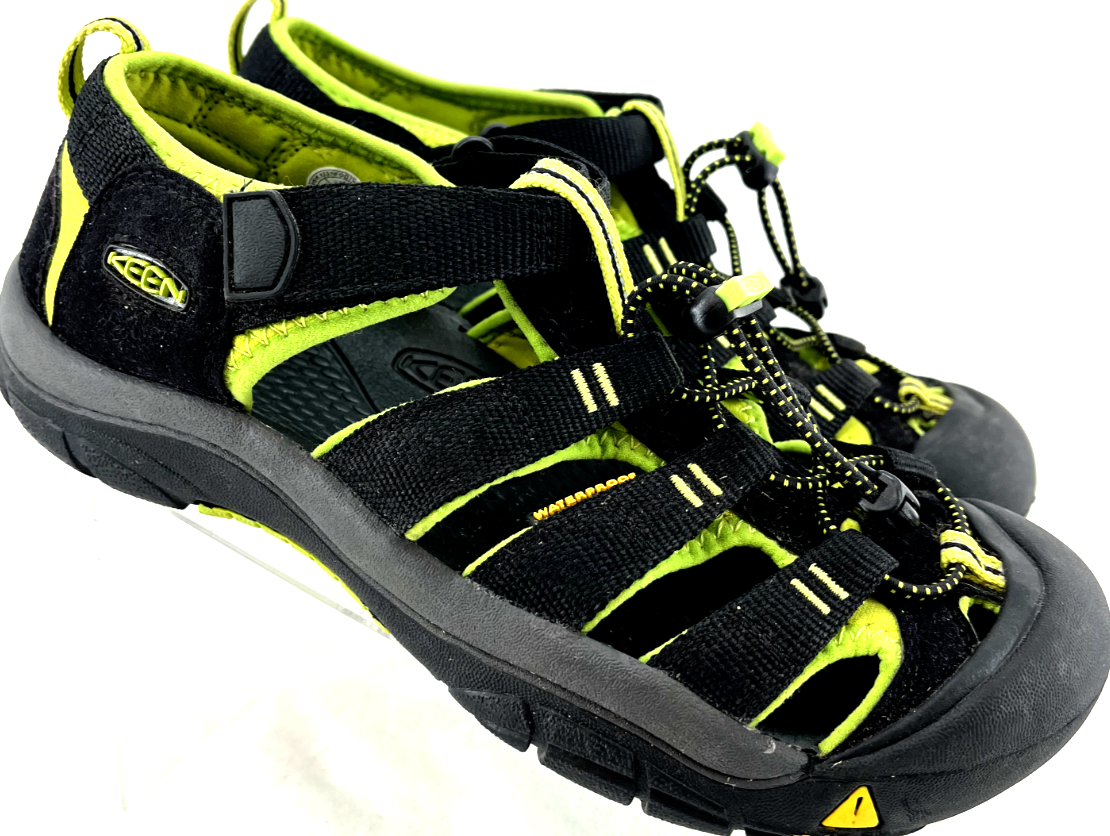 Scarpe sandali sportivi elasticizzati neri Keen BK Newport H2 1009965 giovani US 6