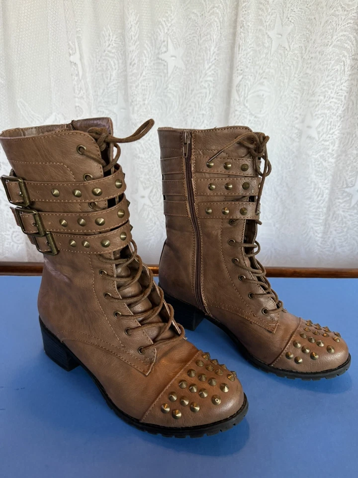 BOTAS PARACHOQUES CREMALLERA CON PICOS, HEBILLAS Y CORDONES / TALLA 8M / EXCELENTE ESTADO Y MUY CHULAS Foto 2 de 4