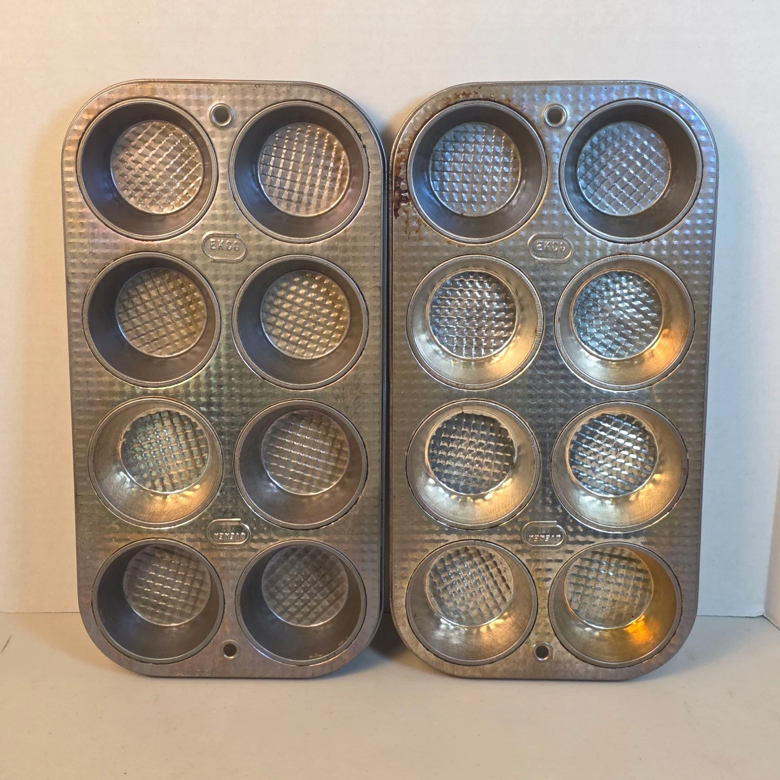 Vintage Ekco Ovenex X80 Muffin Pan Set of 2 USA Starburst Texture Tin Cupcake
Opens in a new window
