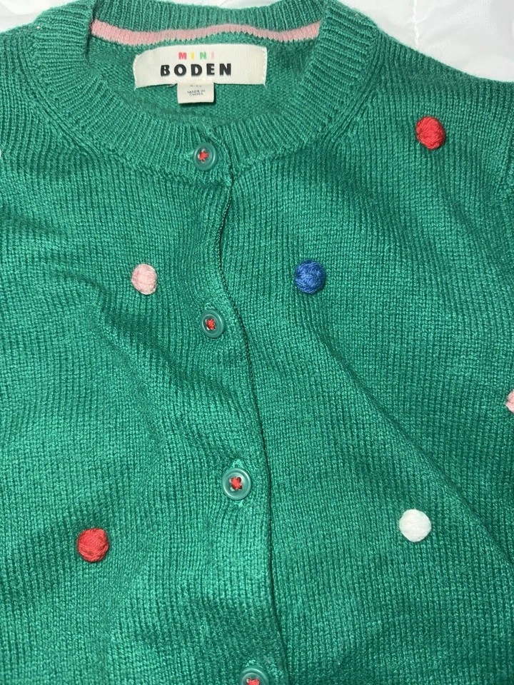 Suéter Mini Boden Holiday con botones en verde con bolas de colores: (6-7 años) Foto 3 de 4