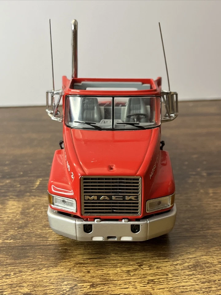 Franklin Mint Mack Fire Truck Tanker #3 scale 1:43 INV# 3539 Parts ( As Is ) - Image 2 of 4