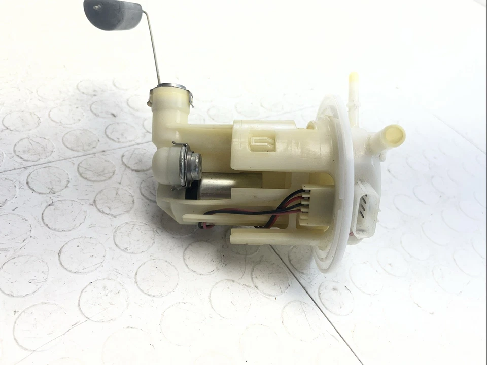 Honda CB300F 2015-2019 unidad de envío de bomba de gasolina y combustible OEM Foto 3 de 4