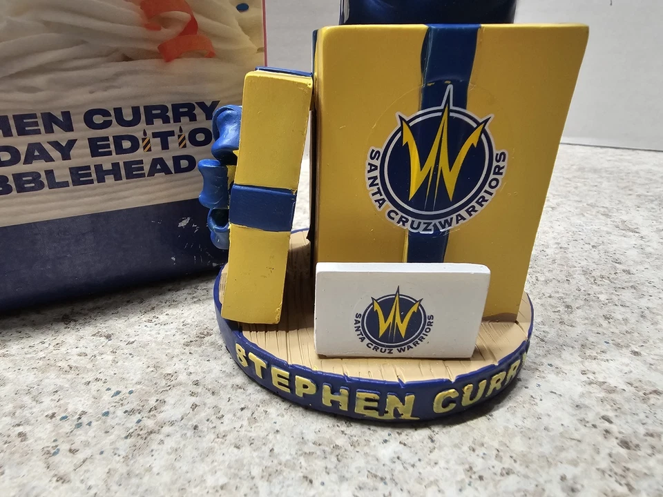 斯蒂芬·库里 圣克鲁斯 NBA G 金州勇士队 NBA 2022 场馆赠品 摇头公仔... — 第 3/4 张图片
