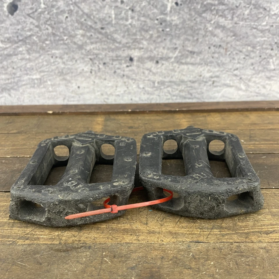 Vintage GT VP-912 BMX Platform Pedals 1/2 Old School Bubble Font - Image 2 of 4