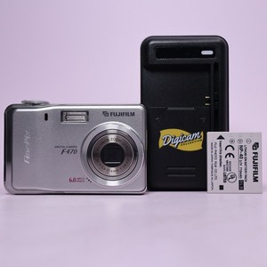 Fujifilm Digital Camera FinePix F470 6.0MP Silver Tested Full Set