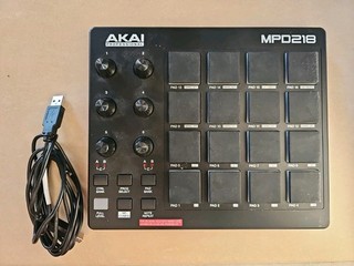 Akai Professional MPD218 Pad Controller 16 Pads Aftertouch USB 1 Pedaleingang