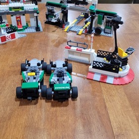 LEGO 75883 Mercedes AMG Petronas Formula One Team Speed Champion Incomplete READ