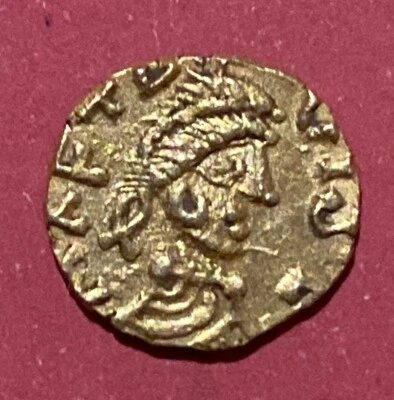 monnaie mérovingienne or, Triens à la tête diadémée, atelier indeterminé - Photo 1/2