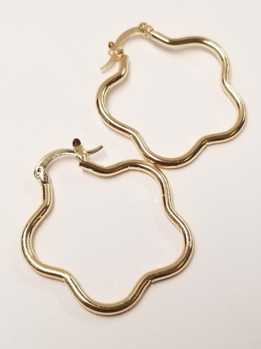 18K Yellow Gold Plated 4.8g (39mm) Flower Shape Hoop Earrings  - Picture 2 of 3