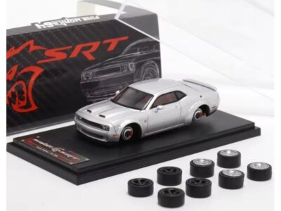 DODGE Challenger SRT Hellcat  - silver - FineWorks 1:64