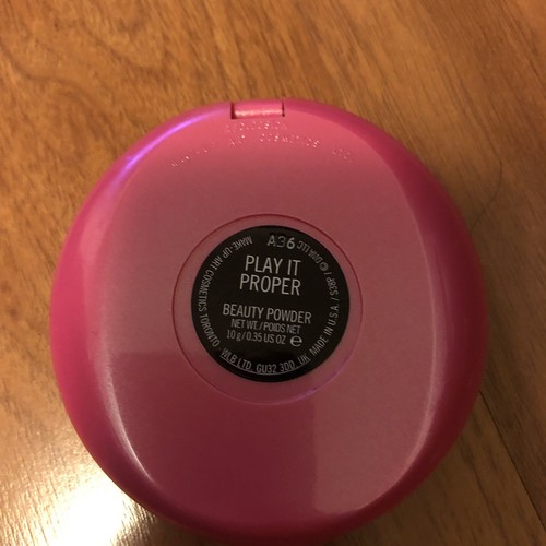 BNIB, 100% Authentic MAC Beauty Powder "PLAY IT PROPER", Troll Collection, HTF - Bild 3 von 3