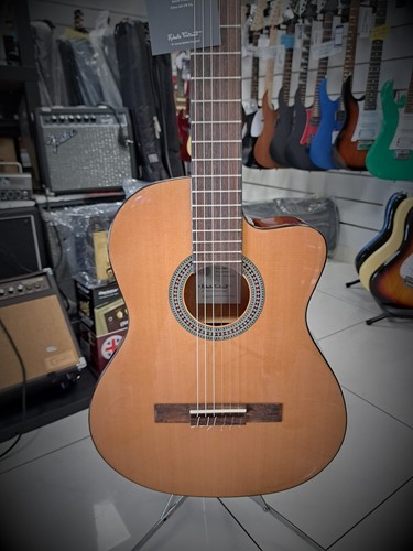 EKO VIBRA 150 CW EQ CHITARRA CLASSICA AMPLIFICATA KIT con Borsa + Corde + Cavo - Foto 11 di 13