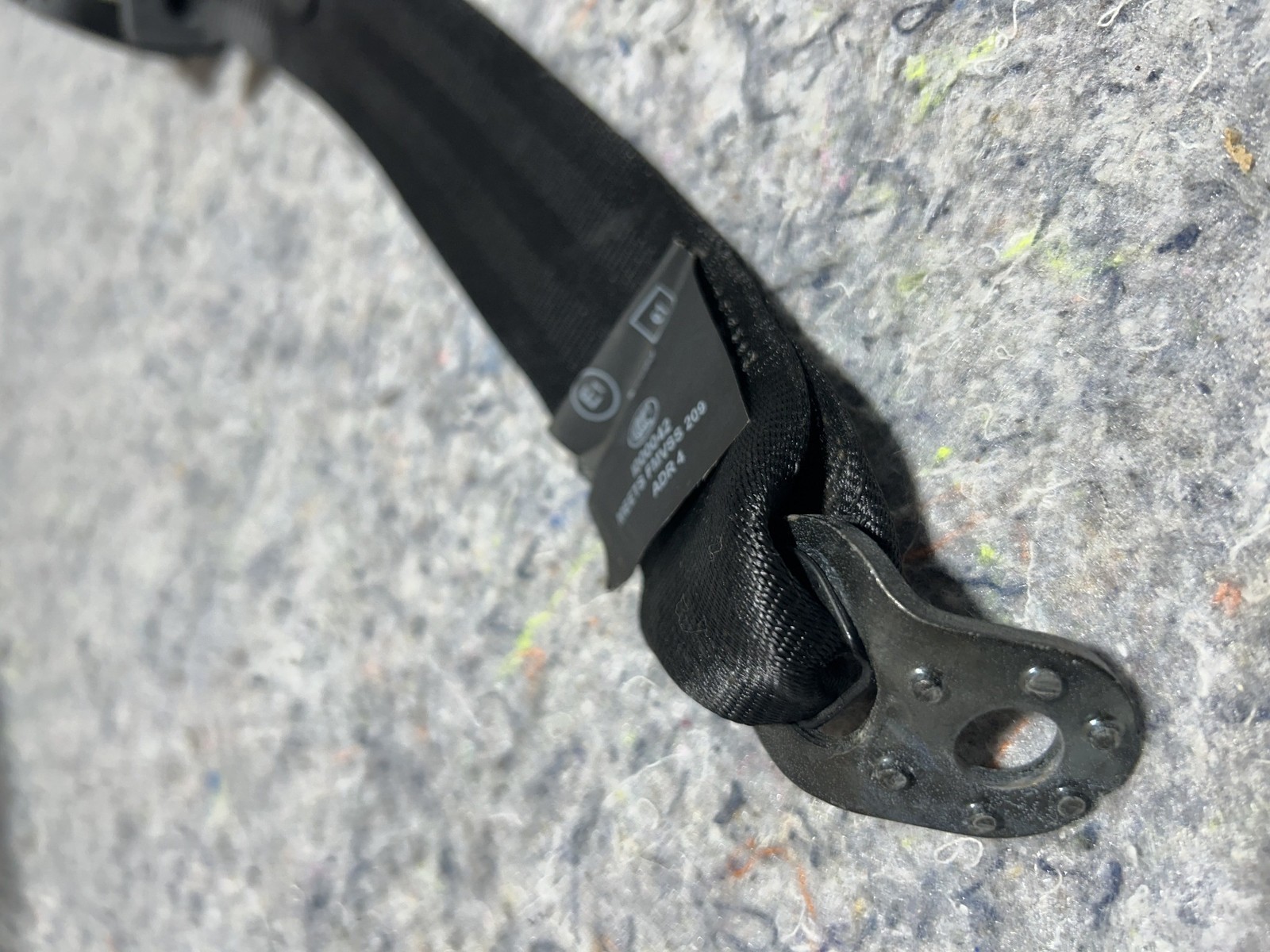 2006-2013 BENTLEY CONTINENTAL FLYING SPUR REAR CENTER MIDDLE SEAT BELT BLACK OEM