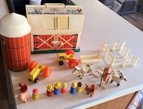 Vintage Fisher Price Little People #915 Play Family Farm  Silo 1968 Loaded Lot